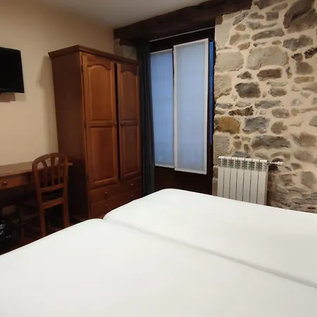 Ostatu De Pensionat *